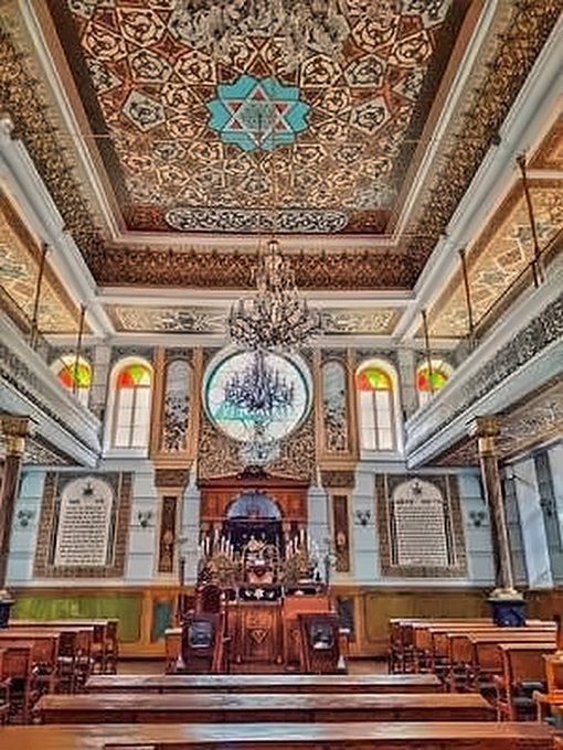 פנים הקומה המרכזית של בית הכנסת המרכזי בתביליסי, גאורגיה